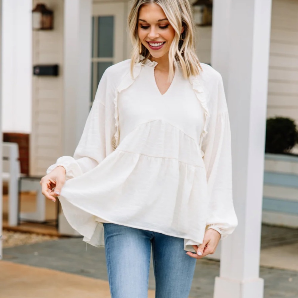 All Caught Up Cream White Ruffled Tunic Size Medium NEW
